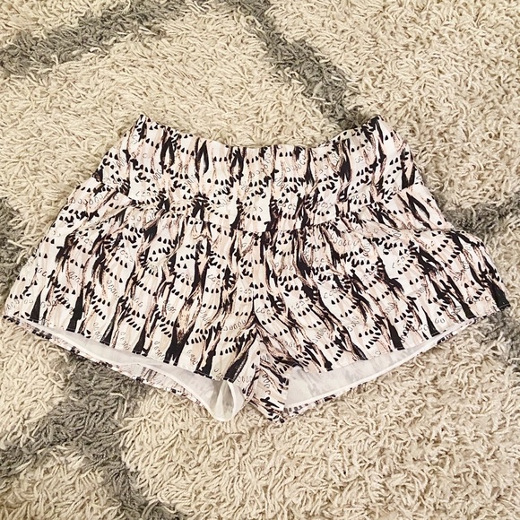 BCBGeneration Flouncy Patterned Pink/Black Shorts - Picture 4 of 5